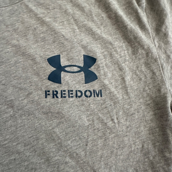 Under Armour Freedom Tee Men’s Small Gray Flag Graphic USA T-Shirt Patriotic - Picture 3 of 8